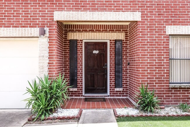 Foto del edificio - 9715 Riddlewood Ln
