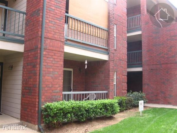 Building Photo - 1121 Amherst Dr