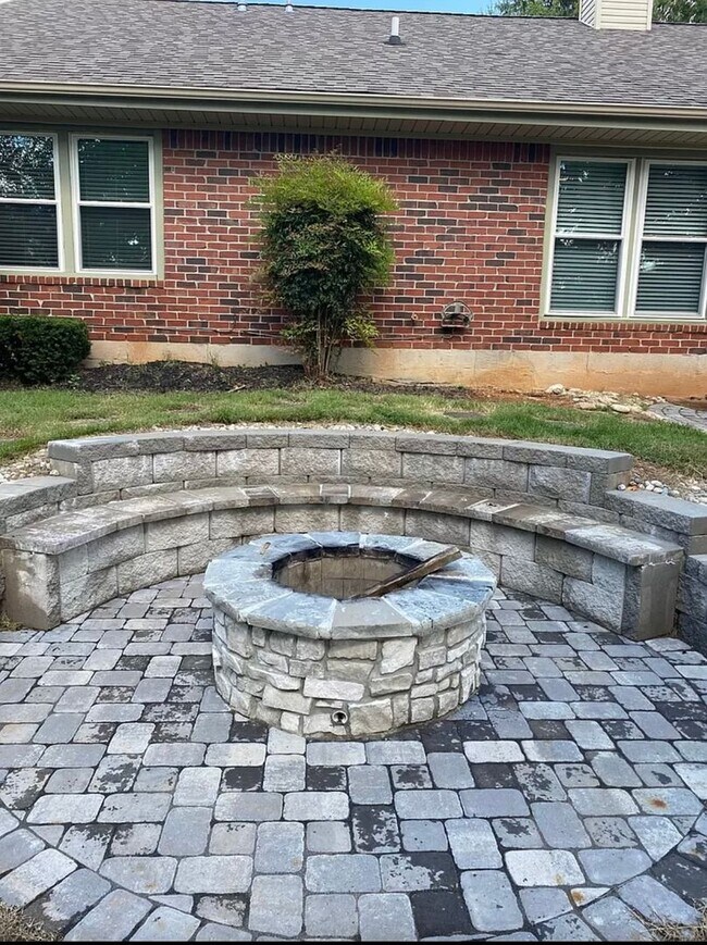 Foto del edificio - Knoxville 37922 - AVAILABLE January 21, 2026! - 3 bedroom, 2 bath home - Contact Susan Niedergese...