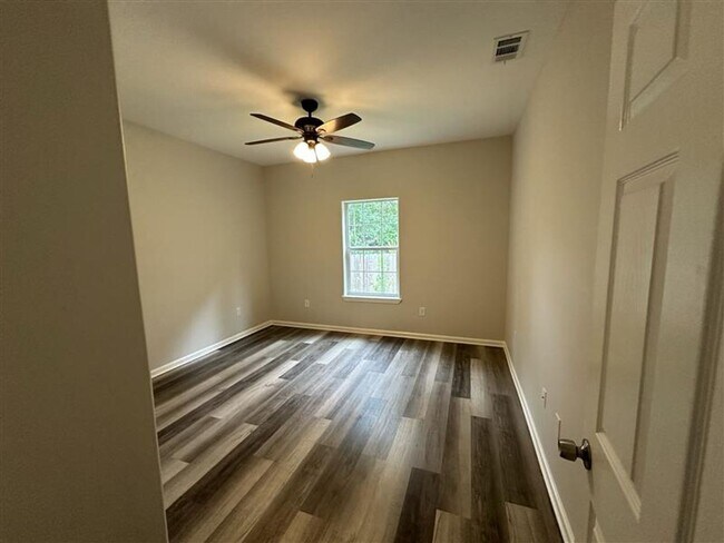 Foto del edificio - 10025 Hwy 64 E #400