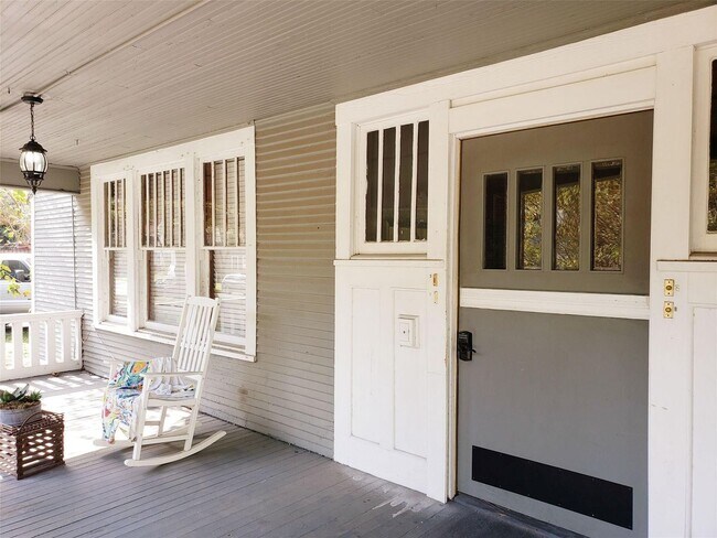 Photo - 2 Bedroom, 1 Bath Apartment in Munger Plac...