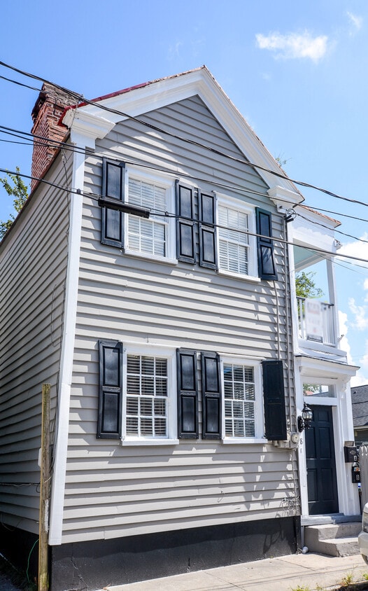 Primary Photo - Fully Furnished Downtown Apartment