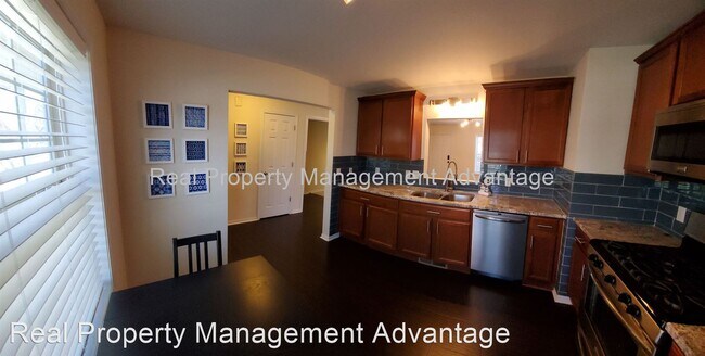 Building Photo - 2 br, 2.5 bath House - 480 Livernois St.