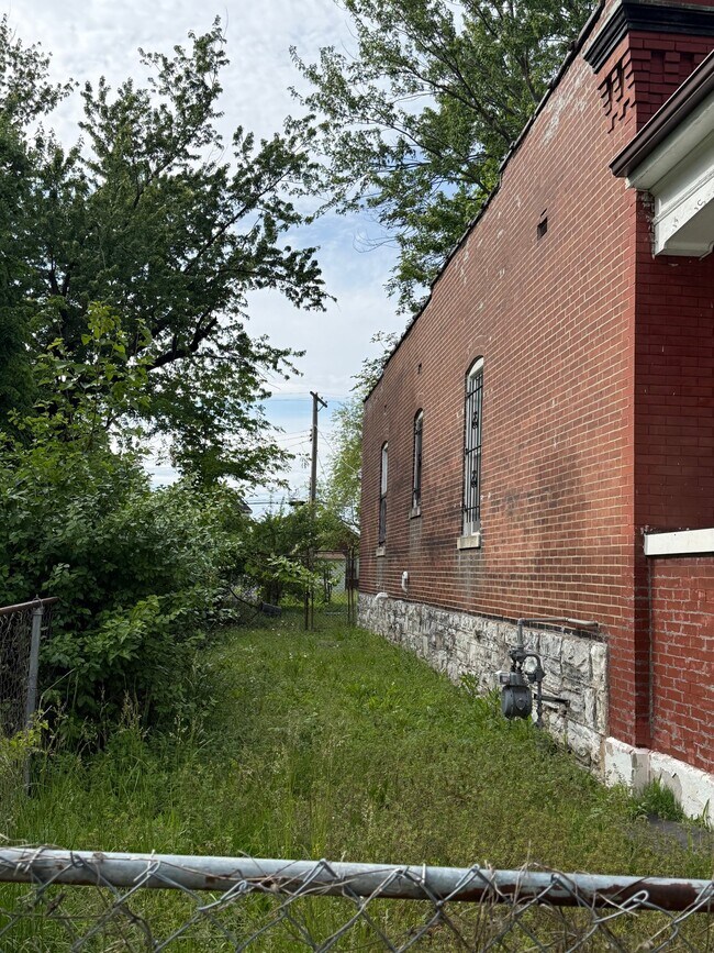 Foto del edificio - 5457 Geraldine Ave