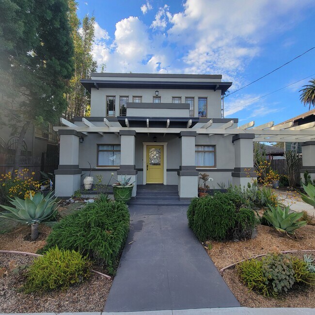 Nuevos colores de casa pintados en junio de 2024. - 3131 E Corto Pl