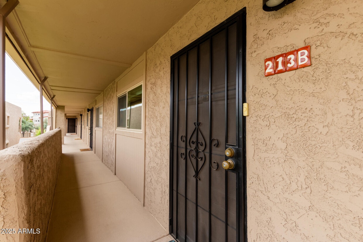 Primary Photo - 7436 E Chaparral Rd