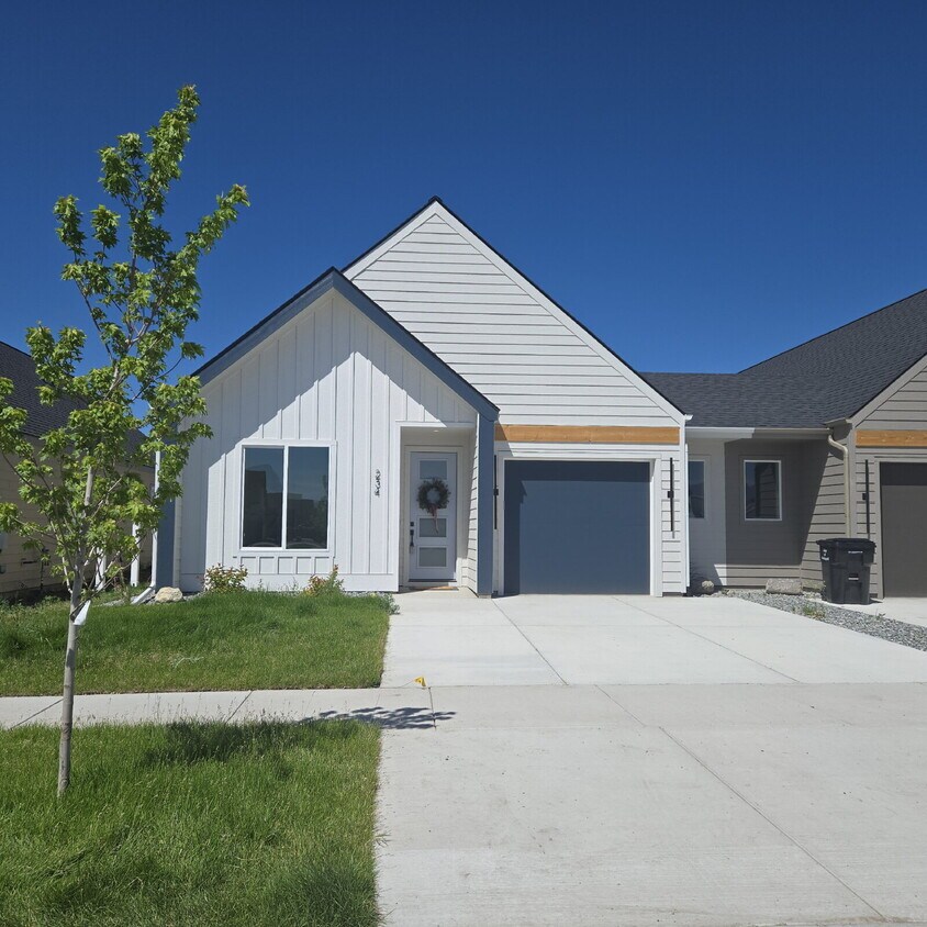 Foto principal - New Constrcution! 3 bedrooms, 2 bathrooms