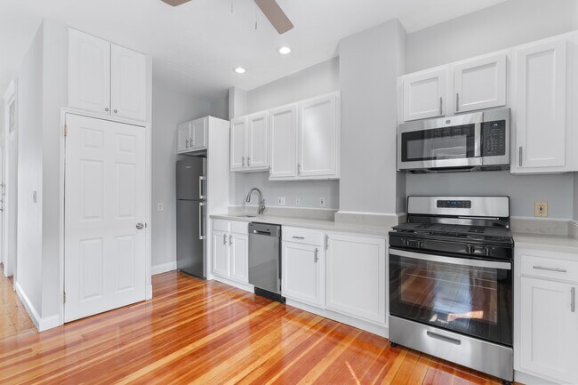 Building Photo - 106 L St