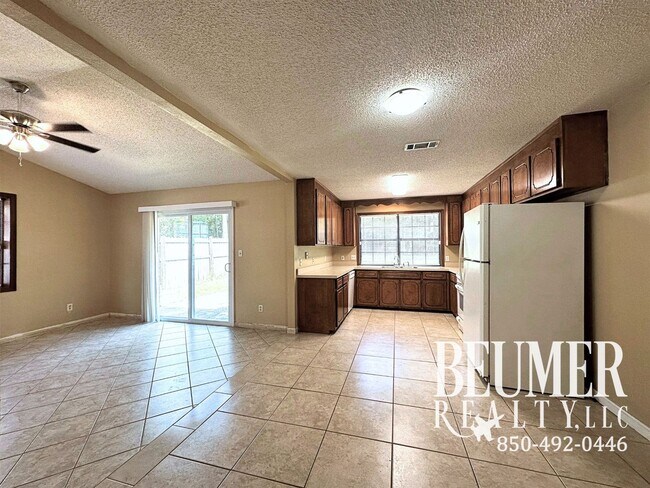 Building Photo - Delightful 3BR/2BA prime location - Southe...