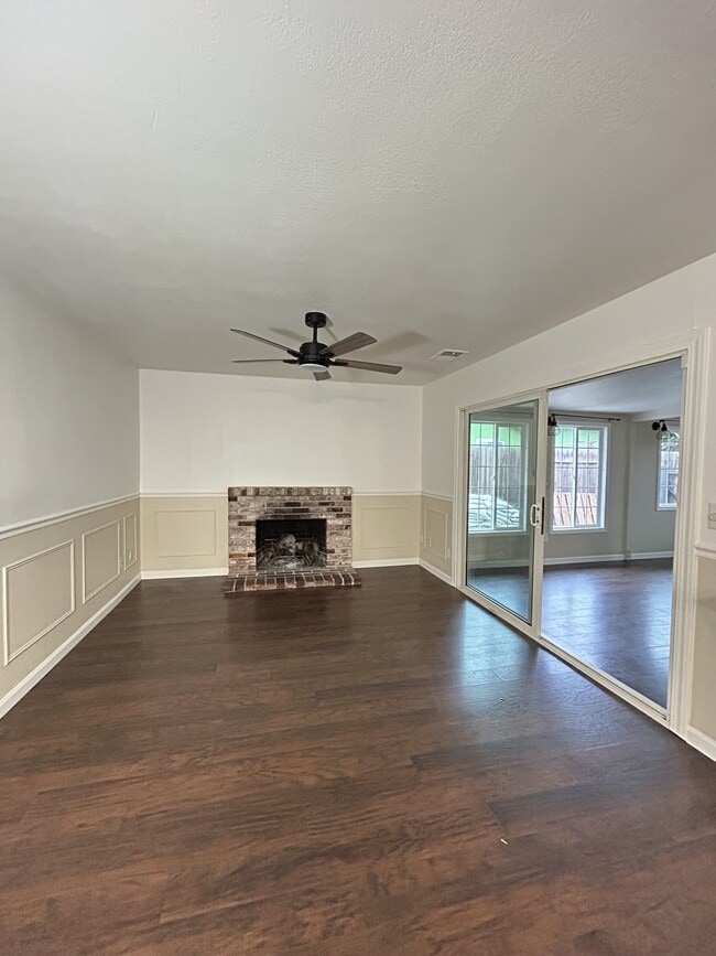 Building Photo - 461 Pamela Dr