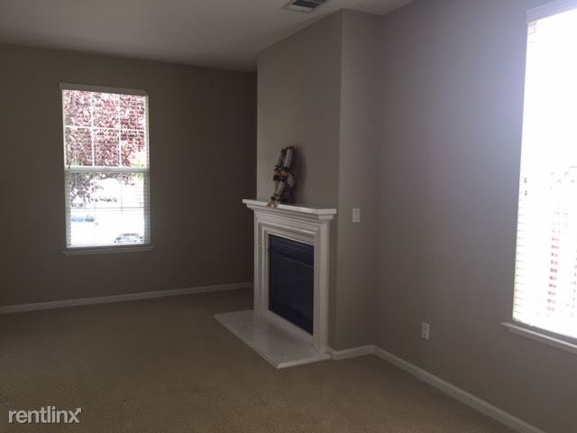 Building Photo - 1919 Bright Willow Cir