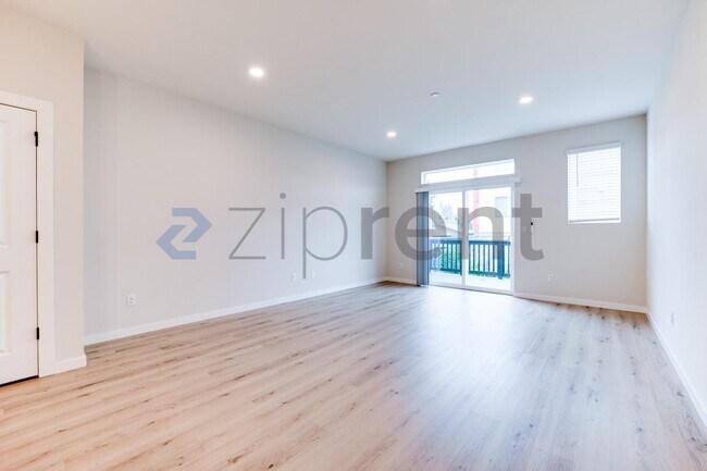 Building Photo - Unit A6
