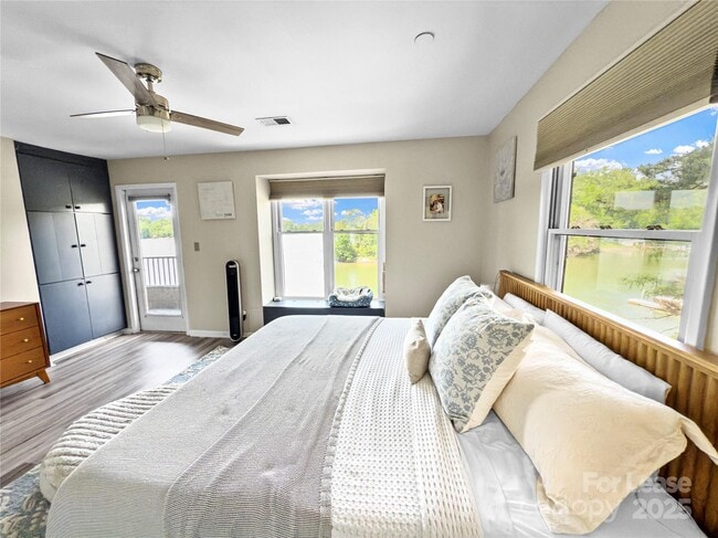 Foto del edificio - 9808 Emerald Point Dr