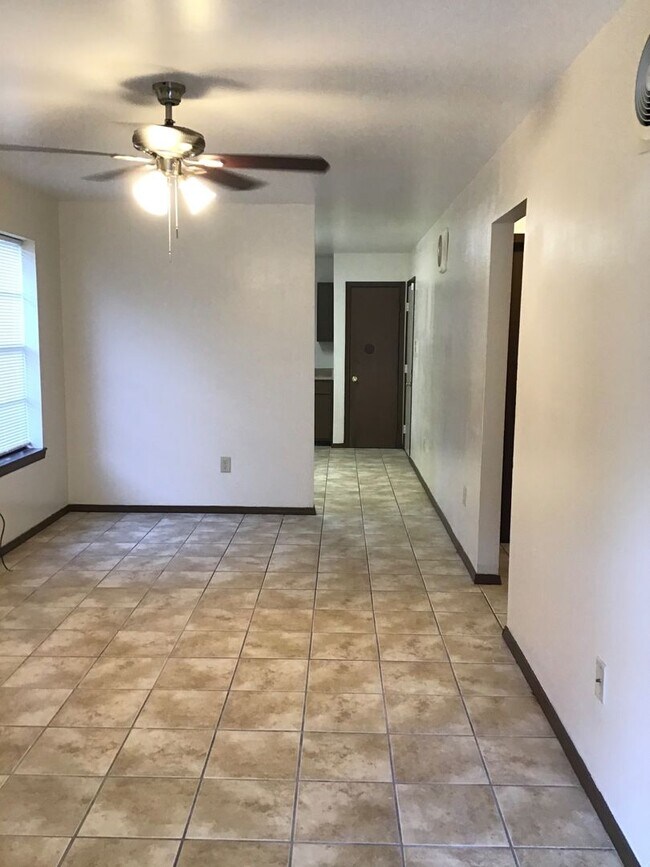 Building Photo - 2359 Elm Park Dr