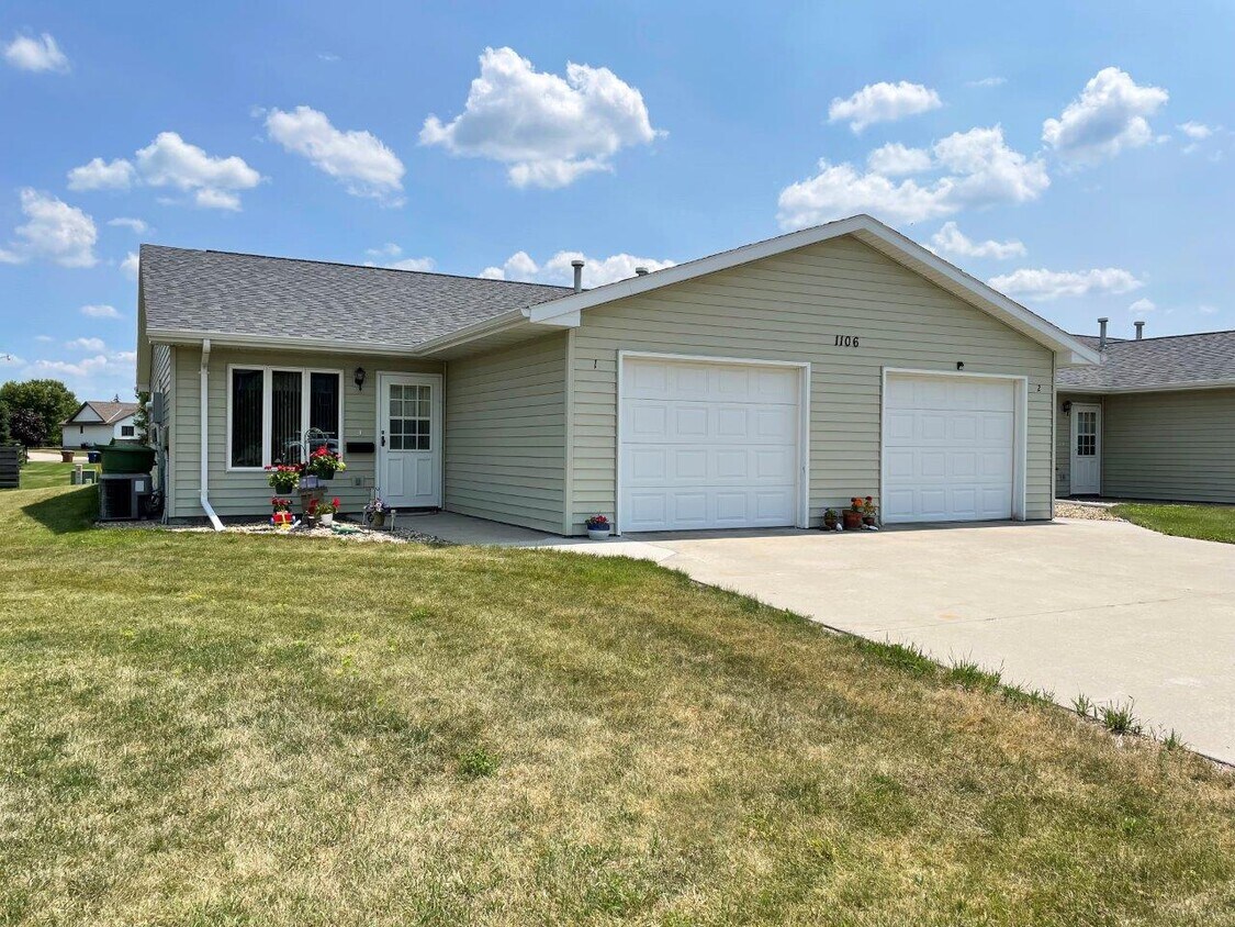 Primary Photo - Elm Edge Townhomes II