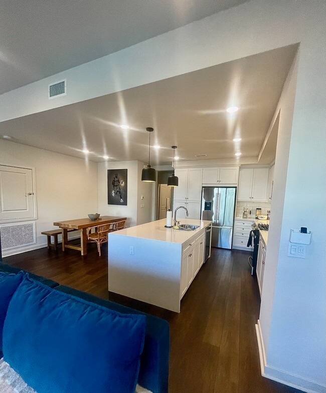 Building Photo - 2065 Bravo Loop