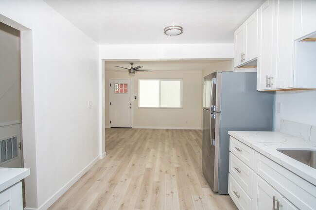 Foto del edificio - 6729 Kelly St