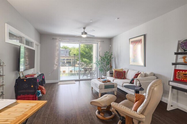 Foto del edificio - 2733 Dulce Ln