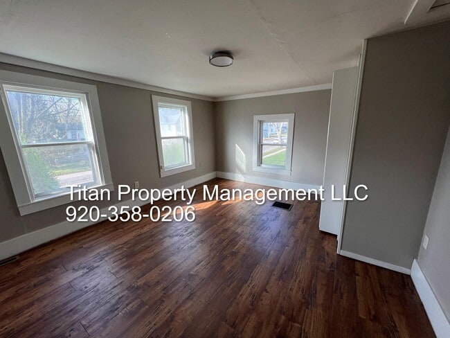 Building Photo - 340 E Fond du Lac St