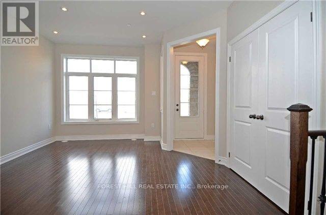 Photo du bâtiment - 1331 Major MacKenzie Dr W