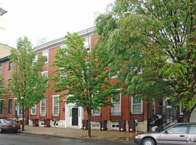Building Photo - 824 N West St