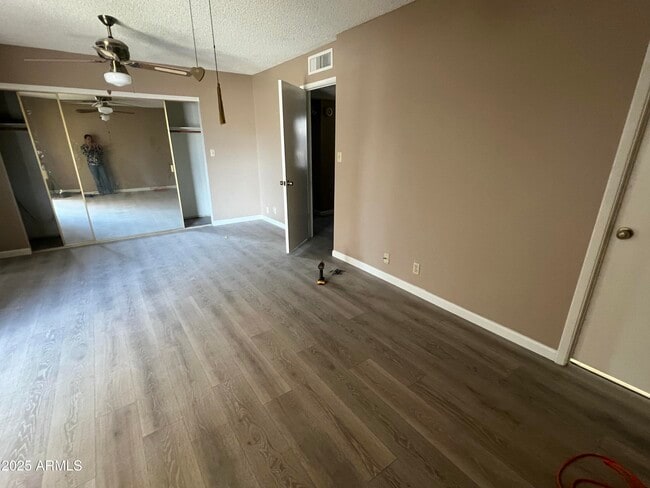 Building Photo - 543 W Pampa Ave
