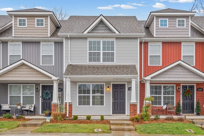 Building Photo - 2 Bedroom Condo For Rent With Community Swimming Pool!