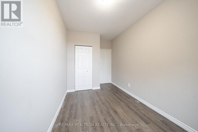 Building Photo - 468 Ottawa St N