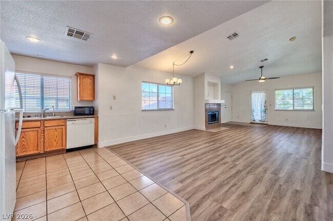 Foto del edificio - 3327 Erva St