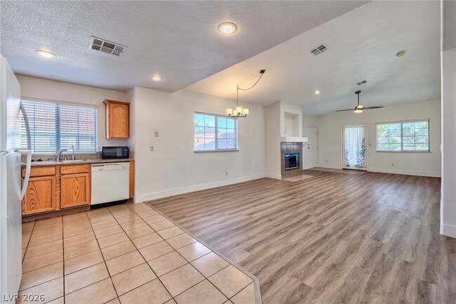 Building Photo - 3327 Erva St