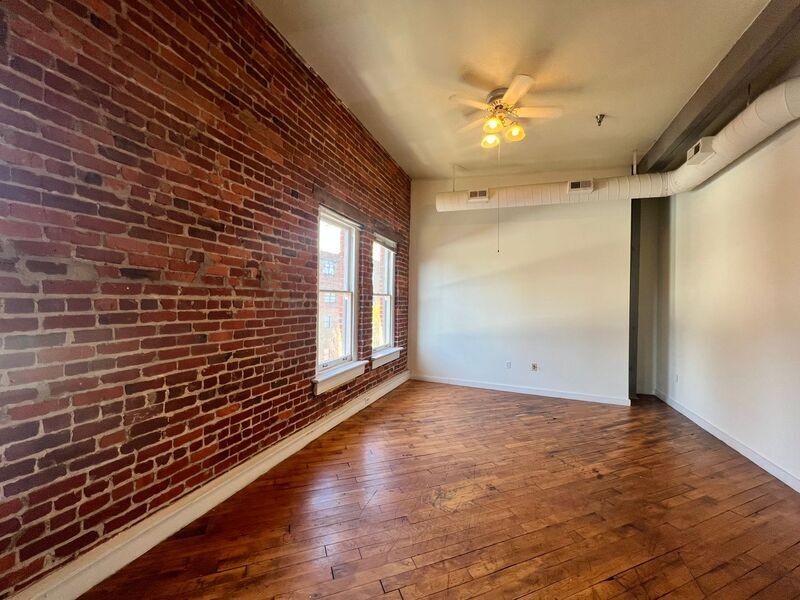 Primary Photo - 21 S 13th St