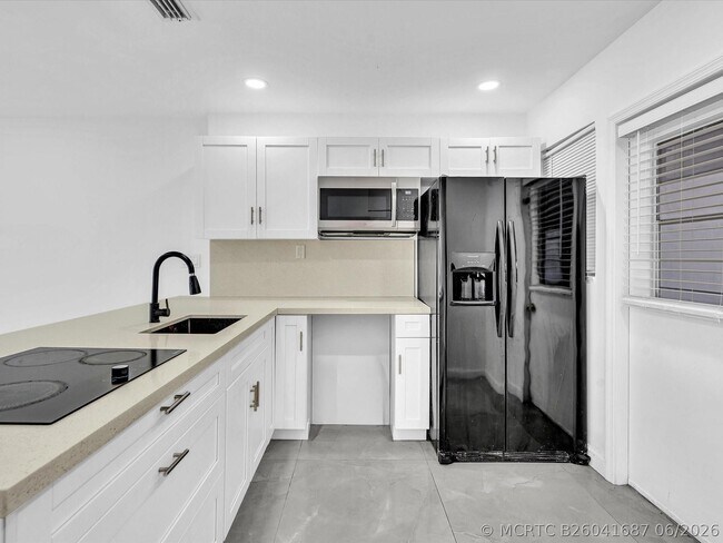 Building Photo - 2451 SW 82nd Ave
