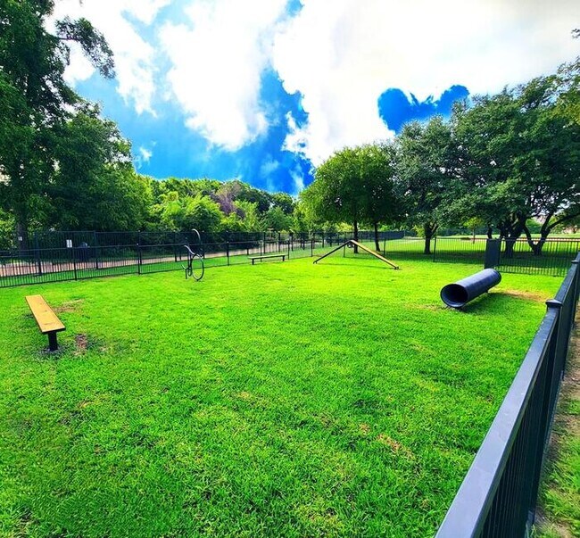 Foto del edificio - 1720 Wells Branch Pkwy