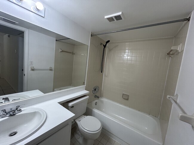 Foto del edificio - 620 S Park Rd