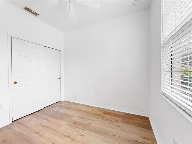 Building Photo - 7627 Long Island Dr