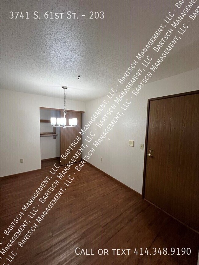 Foto del edificio - 3741 S 61st St