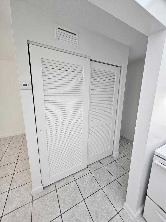 Foto del edificio - 1150 NE 17th Ct