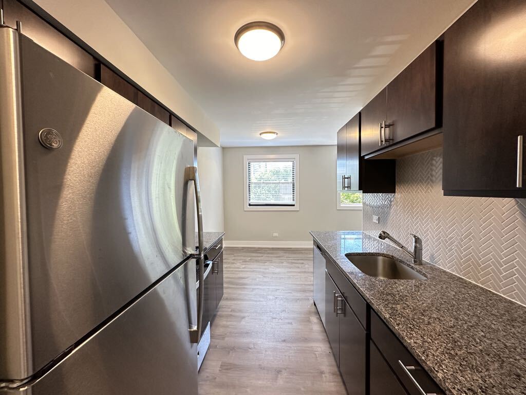 Foto principal - 527 W Surf St