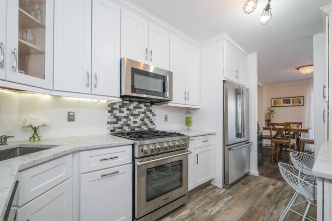 Foto del edificio - 300 Martine Ave