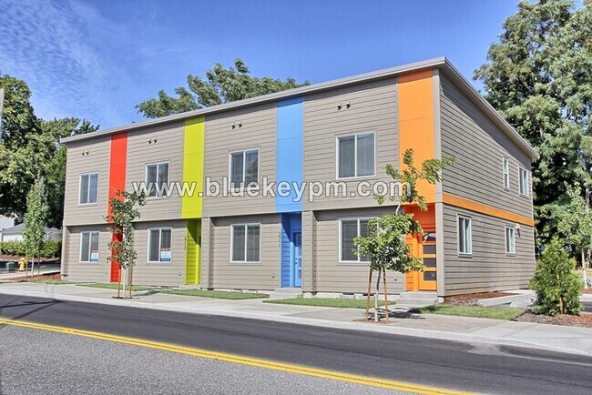 Building Photo - $395 Off First Month Rent!  2 Bed, 2.5 Bat...