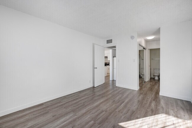 1 habitación, 1 baño - 700 pies cuadrados - Dormitorio - Park Plaza Apartments