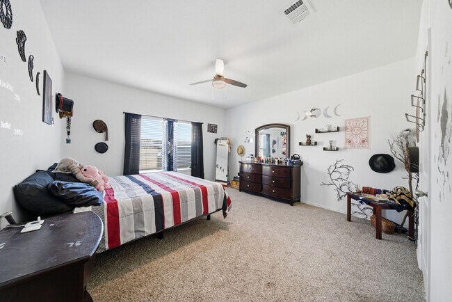 Building Photo - 4909 Hera Holw Dr