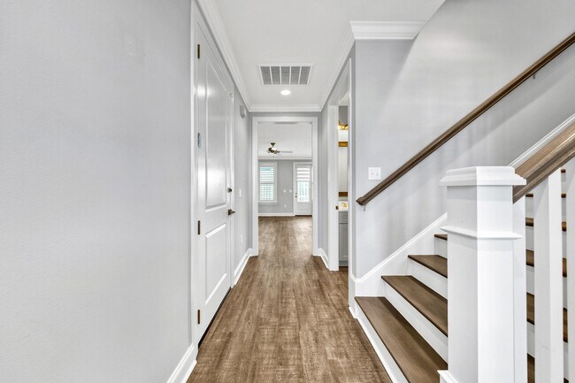 Building Photo - 159 N Zander Way