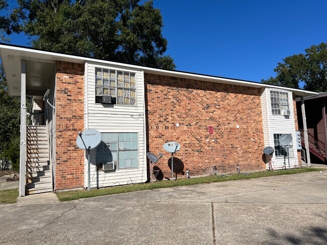 Building Photo - 222 Marigny Cir