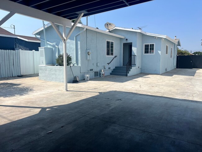 Building Photo - 3-bedroom, 2-bath home move-in ready