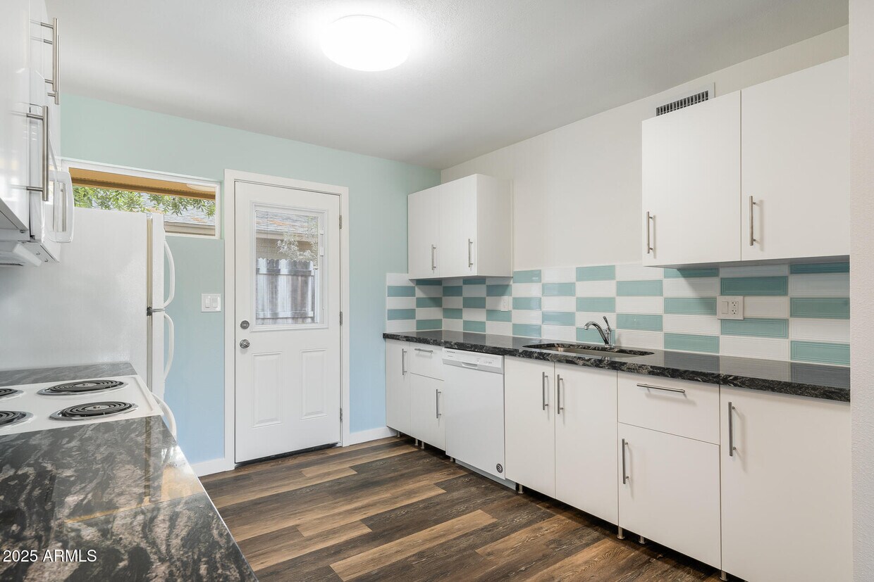 Foto principal - 1245 W 4th St