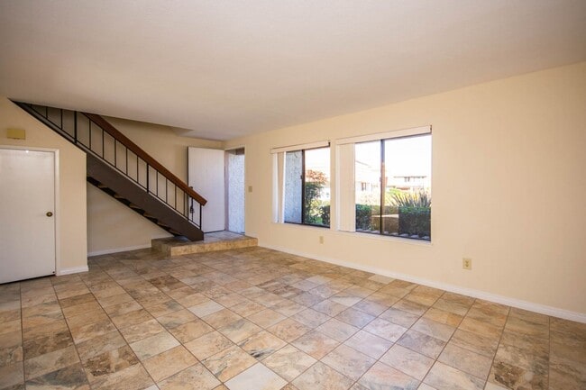 Building Photo - Spacious 3BR Condo with Pool View in Tangl...