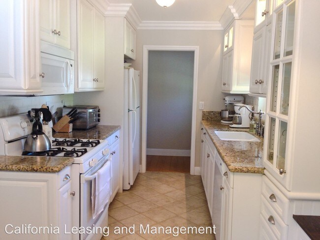 Building Photo - 27350 Denoya Dr