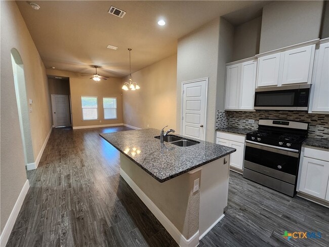 Building Photo - 1221 FM306