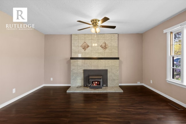 Building Photo - 2 Bed / 1 Bath Home with Large Deck